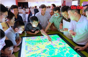 4.000 lượt khách tham quan triển lãm Quy hoạch Thủ đô Hà Nội tầm nhìn 100 năm ngày đầu mở cửa