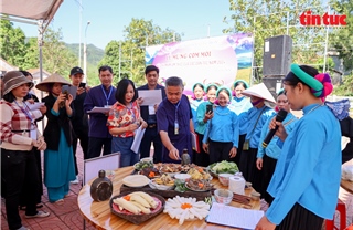 Hội thị ẩm thực các dân tộc lần đầu xuất hiện trong &#39;Lễ mừng cơm mới&#39; của người Tày huyện Bình Liêu (Quảng Ninh)