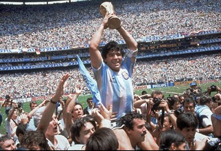 Diego Maradona - Tượng đài bóng đá bất tử &#39;đời&#39; nhất