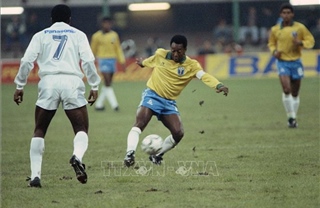 Truyền thông quốc tế ca ngợi sự nghiệp của Vua bóng đá Pelé 