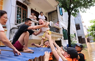 Thái Nguyên ngập sâu trong nước lũ