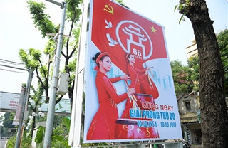 Hà Nội rực rỡ cờ hoa chào mừng 65 năm Ngày giải phóng Thủ đô