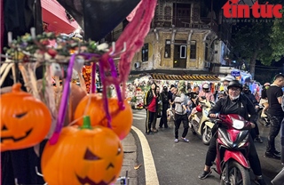 Không khí Halloween &#39;ma mị&#39; tràn ngập phố Hàng Mã 