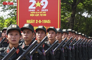 Mồ hôi đẫm áo chiến sĩ công an, giữa ‘chảo lửa’ thao trường cho nhiệm vụ A80