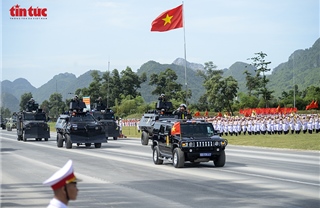 Uy lực dàn xe bọc thép, xe đặc chủng Bộ Công an trong luyện tập diễu binh, diễu hành