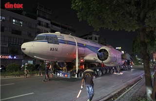 Xuyên đêm vận chuyển thành công máy bay IL-14 lịch sử về Trung tâm Hội chợ Triển lãm Quốc gia