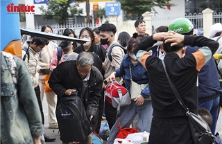 Ngày cuối nghỉ lễ, bến xe Hà Nội nhộn nhịp đón khách trở lại thành phố