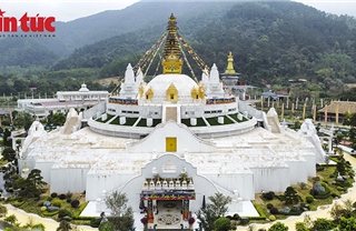 Chiêm ngưỡng Đại bảo tháp Mandala Tây Thiên