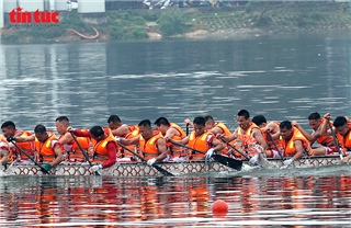 Sôi động Giải bơi chải tỉnh Phú Thọ 2026 trên hồ Công viên Văn Lang