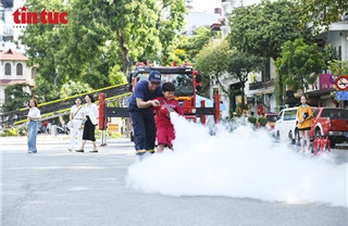 Nhiều trải nghiệm hấp dẫn tại ngày hội ‘Tổ quốc bình yên’ ở Hồ Gươm