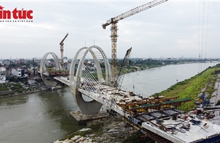 Cầu Đuống mới thành hinh bên cầu cũ sắp tháo dỡ