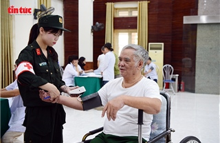 Cảnh sát cơ động tri ân thương binh, bệnh binh tại Bắc Ninh