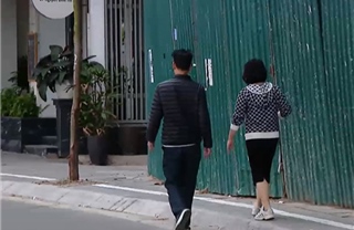 Vạch sơn phân chia vỉa hè gây nhiều tranh luận