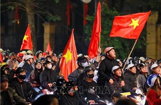 Người dân Hà Nội đổ ra đường mừng U22 Việt Nam vô địch SEA Games 33