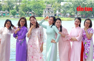Hồ Gươm bừng sắc áo dài trong ngày trọng đại của &#39;nửa kia quan trọng&#39;