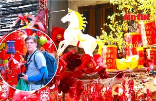 Độc đáo sản phẩm trang trí Tết Bính Ngọ trên phố Hàng Mã