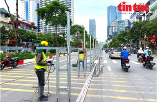 Hà Nội rào chắn đường Văn Cao để xây dựng nhà ga metro
