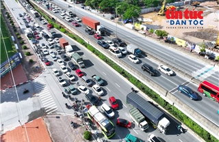 Người dân rời Hà Nội nghỉ lễ 2/9, mật độ giao thông tăng nhanh ở các tuyến đường cửa ngõ