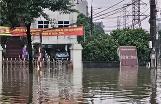 Sáng 8/10, trung tâm tỉnh Thái Nguyên vẫn chìm trong &#39;biển nước&#39; 