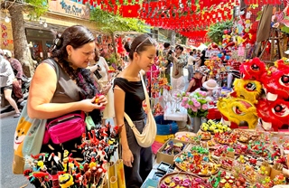 Giữ hồn Trung thu qua sắc màu tò he 