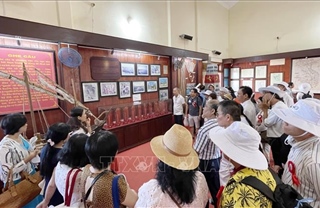 Khách du lịch đến Lý Sơn tăng cao