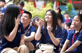 Những đôi tay mở lối đến tương lai ở ngôi trường đặc biệt trong ngày khai giảng