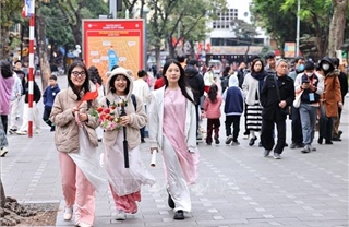 Người dân Hà Nội và du khách tận hưởng kỳ nghỉ Tết Dương lịch 2026