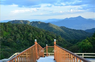 Vẻ đẹp hùng vĩ từ Vọng Hải Đài (Bạch Mã)