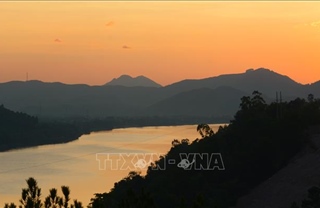 Vẻ đẹp lãng mạn của đồi Vọng Cảnh (Huế)
