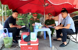 Xử phạt nghiêm công ty hết phép vẫn chiếm dụng lòng đường, vỉa hè trông giữ xe