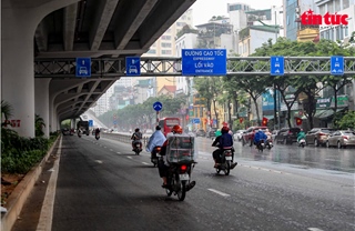 Hà Nội: Người dân vẫn đi sai làn đường sau 3 tuần thí điểm dựng rào phân làn cứng