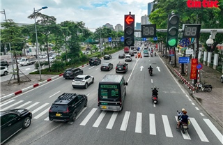Hà Nội điều chỉnh đèn tín hiệu khi dựng rào phân làn cứng trên đường Võ Chí Công