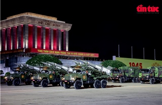 Sau 40 năm, dàn khí tài &#39;khủng&#39; lại diễu hành trên Quảng trường Ba Đình