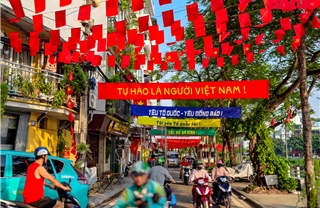 Khởi động &#39;Sắc đỏ Ba Đình&#39; với 28.000 lá cờ Tổ quốc trên tuyến phố dài 800 mét