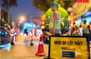 Kịp thời hỗ trợ người dân ngõ Giang Văn Minh trong vụ phun trào bùn