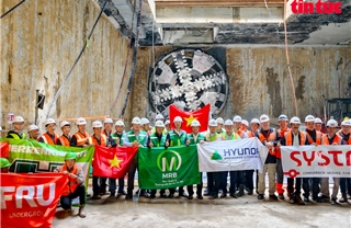 TBM &#39;Thần tốc&#39; cán đích ga S12: Hà Nội ghi dấu mốc lịch sử thi công hầm Metro