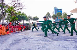 Ươm mầm tình yêu Tổ quốc qua hoạt động trải nghiệm tại đơn vị quân đội