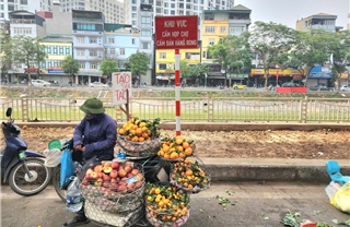 Tiểu thương tìm sinh kế sau khi Hà Nội xóa 'chợ cóc' Ngã Tư Sở