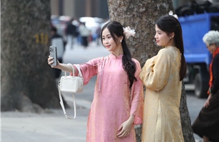 Phố phường Hà Nội bình yên trong ngày đầu năm mới