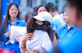 Đồng hành cùng con 'vượt vũ môn'