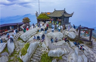 Vẻ đẹp hùng vĩ của non thiêng Yên Tử - Cơ hội phát triển du lịch vươn tầm quốc tế