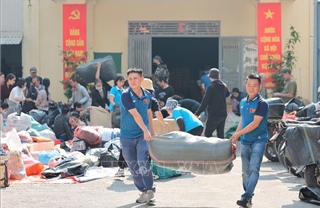 Người dân Hà Nội chung tay ủng hộ đồng bào miền Trung