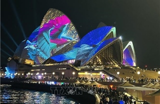 Lung linh sắc màu lễ hội ánh sáng Vivid Sydney 2026