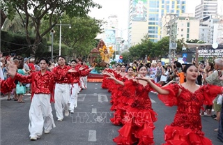 Rực rỡ Carnival đường phố Festival biển Khánh Hòa 2026