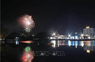 Tưng bừng pháo hoa đón năm mới Bính Ngọ tại Cần Thơ và Cà Mau