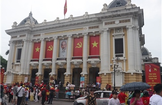 Phố phường Hà Nội sôi động chờ đón lễ diễu binh, diễu hành