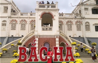 Đầu năm xông đất Dinh thự ‘Vua Mèo’ Hoàng A Tưởng trên cao nguyên trắng Bắc Hà