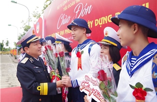 Bữa cơm đầu tiên của tân binh về đơn vị mới, sẵn sàng cho mùa huấn luyện mới