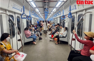 TP Hồ Chí Minh: Ngày đầu thu phí, metro vẫn hút khách