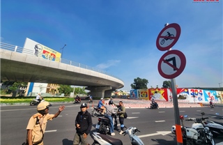 Người dân lúng túng vì biển báo, phân luồng trước nhà ga T3 sân bay Tân Sơn Nhất